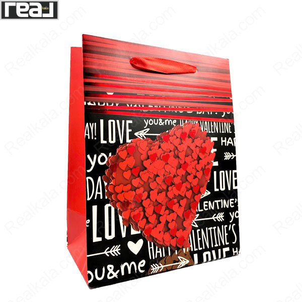 ساک دستی کادویی مشکی و قرمز با قلب برجسته قرمز، نوشته‌های LOVE و Valentine’s و ابعاد 22.5 × 18 × 9.5 سانتی‌متر