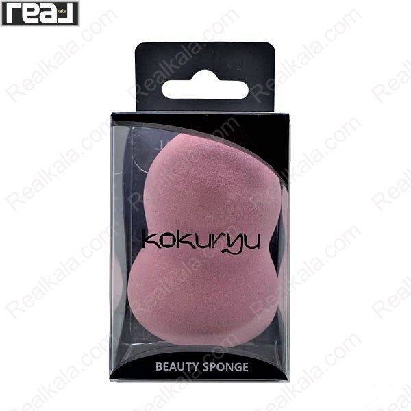 اسفنج آرایشی صورتی Kokuryu Beauty Sponge داخل بسته‌بندی شفاف مشکی با فرم کمردار و نام kokuryu روی جعبه