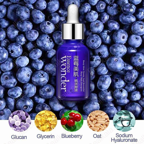 سرم بلوبری بیوآکوا مدل Wonder Essence روی زمینه میوه بلوبری با ترکیبات آبرسان