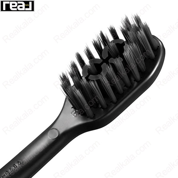 نمای نزدیک سری مسواک Colgate 360 Black با الیاف Slim Tip برای تمیز کردن عمیق بین دندان‌ها