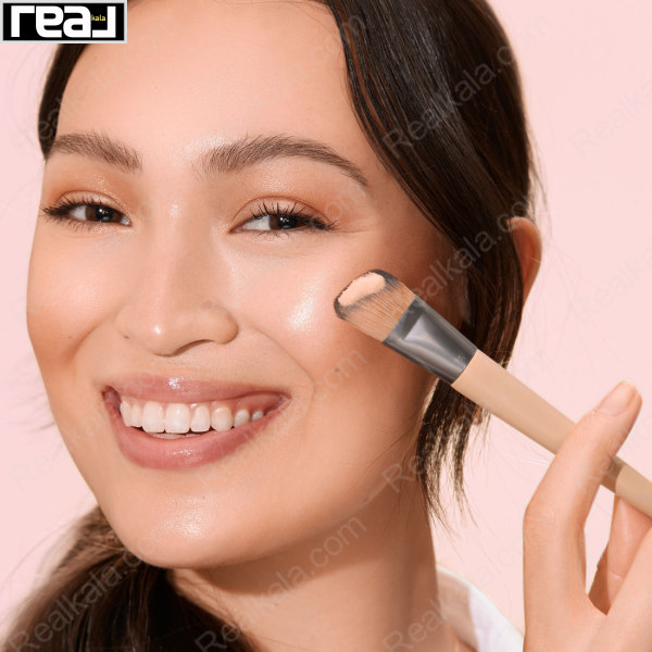 اجرای کرم‌ پودر و زیرسازی آرایش با براش زاویه‌دار مخصوص اکوتولز