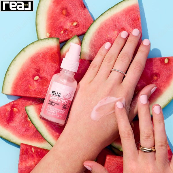 تست عملکرد پرایمر سرم اسنس با عصاره هندوانه روی پوست دست همراه با برش‌ های هندوانه