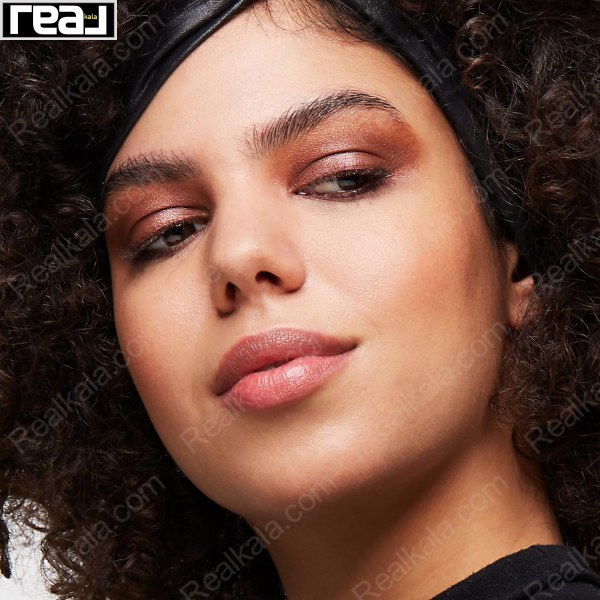 میکاپ چشم با پالت سایه Essence The Rose Edition با ترکیب رنگ‌های صورتی، رزگلد و قهوه‌ای برای آرایش گرم و ملایم