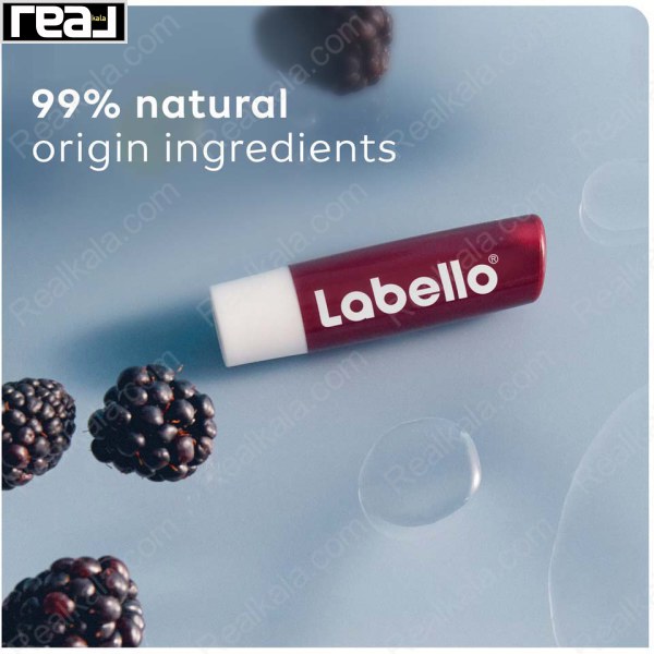 ترکیبات طبیعی و تمشک در کنار بالم لب Labello