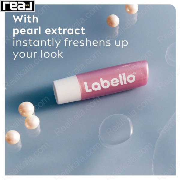 ترکیبات طبیعی، کره شی و ویتامین‌ها در کنار بالم لب Labello