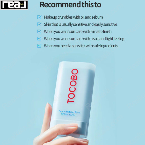استیک ضدآفتاب TOCOBO در دست با متن توصیه‌های محصول