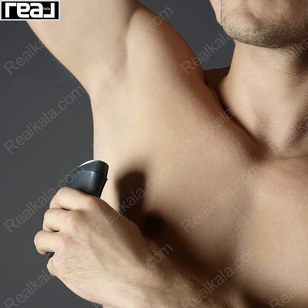 تصویر سبک زندگی با نمایش استفاده از استیک ضدتعریق داو Men+Care زیر بغل