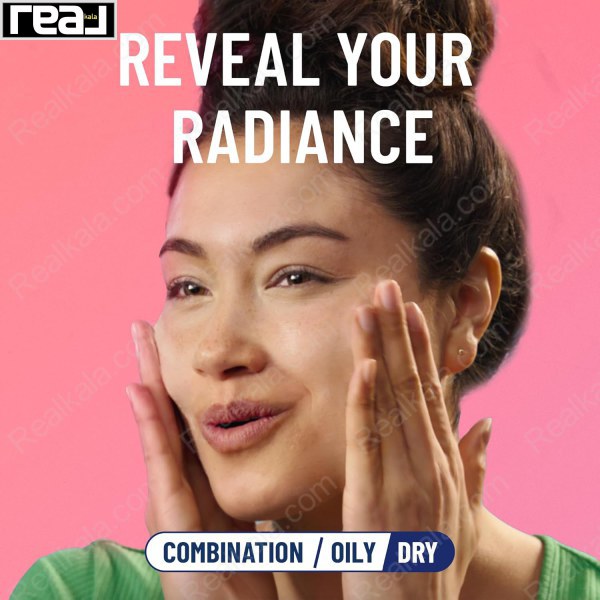 مدل با پوست شفاف و شعار Reveal Your Radiance مناسب انواع پوست روی زمینه صورتی