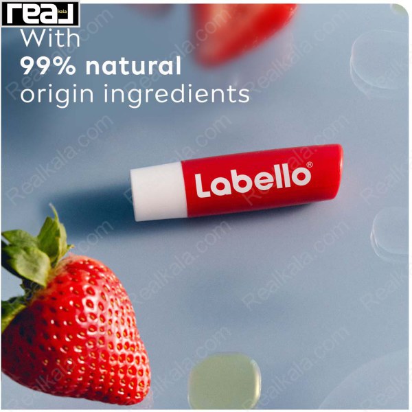 ترکیبات طبیعی و توت‌فرنگی در کنار بالم لب Labello