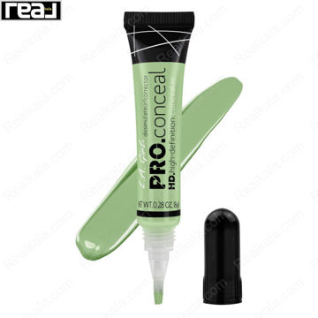 کانسیلر LA Girl PRO.Conceal HD High Definition مدل GC992 Green با تیوب سبز روشن، نوشته PRO.conceal روی بدنه، اپلیکاتور براشی متصل، درب مشکی جداشده و نمونه بافت کرمی سبز