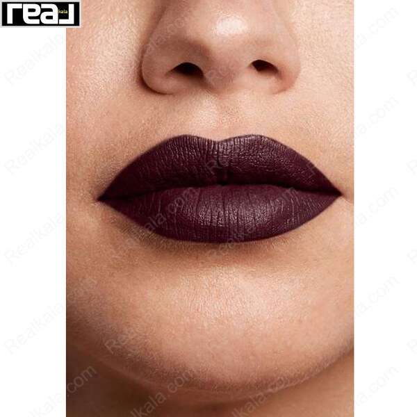 تست روی لب رژ لب Maybelline شماره 13 Fierce با رنگ بنفش آلویی تیره