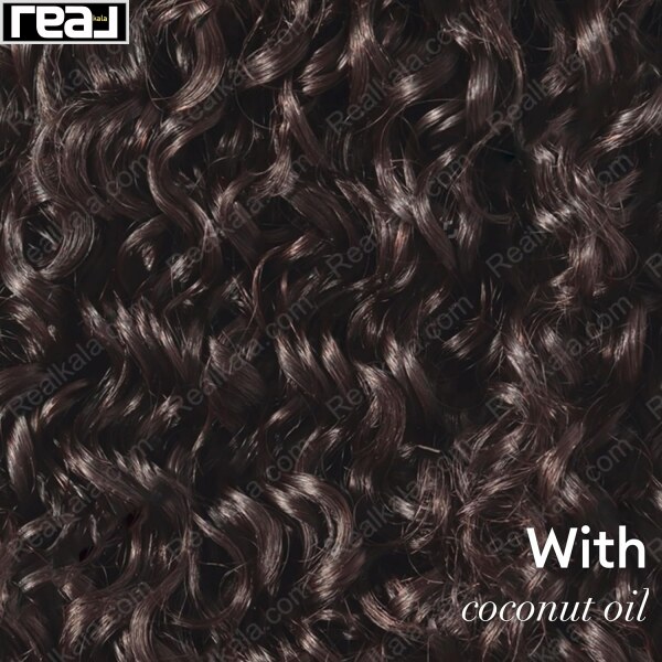 نمای نزدیک از موهای فر براق و تغذیه‌شده با روغن نارگیل، نشان‌دهنده تأثیر ماسک Flawless Curls