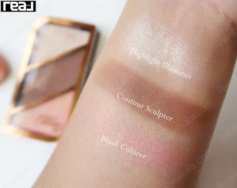 سواچ سه رنگ پالت ریمل لندن مدل Kate Sculpting Palette شماره 003 روی پوست شامل هایلایتر، کانتور و رژگونه، با نمایش نام هر طیف