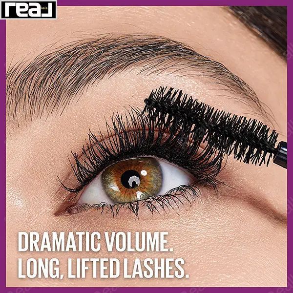 لحظه استفاده از ریمل Falsies روی مژه‌های بالا با جلوه لیفت‌شده و حجم‌دهی فوری