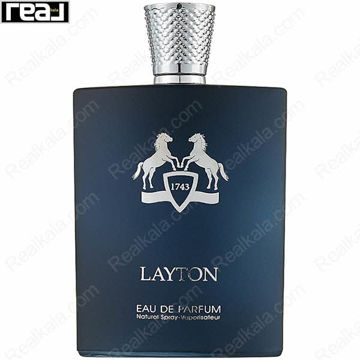 شیشه آبی تیره ادکلن Layton از برند Fragrance World با درب نقره‌ای و نشان برجسته دو اسب