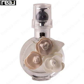 نمای نزدیک بطری عطر Scoop Valentine با شیشه گرد شفاف و گل‌های تزئینی روی بدنه