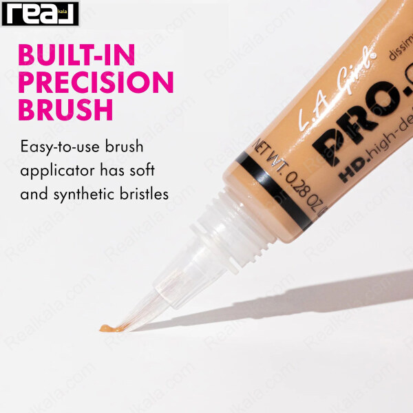 نمای بسیار نزدیک از سر براش کانسیلر LA Girl PRO.Conceal HD با الیاف نرم و متراکم جهت استفاده دقیق و حرفه‌ای برای گریم صورت