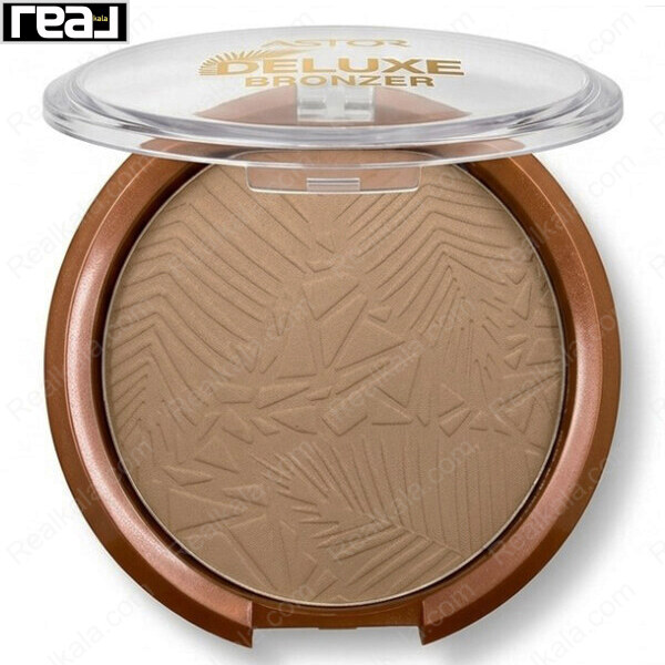 برنزر آستور مدل Deluxe Bronzer رنگ Sunkissed Tan 001 با بافت فشرده و طرح برجسته مناسب ایجاد جلوه برنزه طبیعی روی پوست